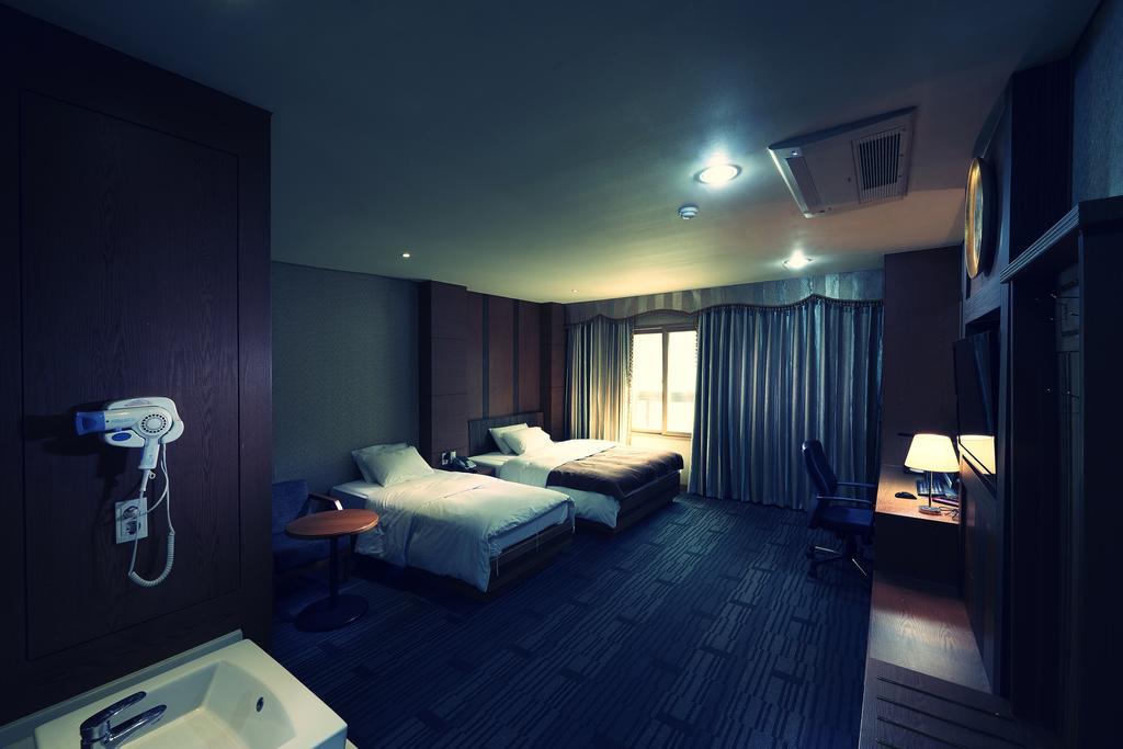Benikea Premier Hotel Siheung Экстерьер фото
