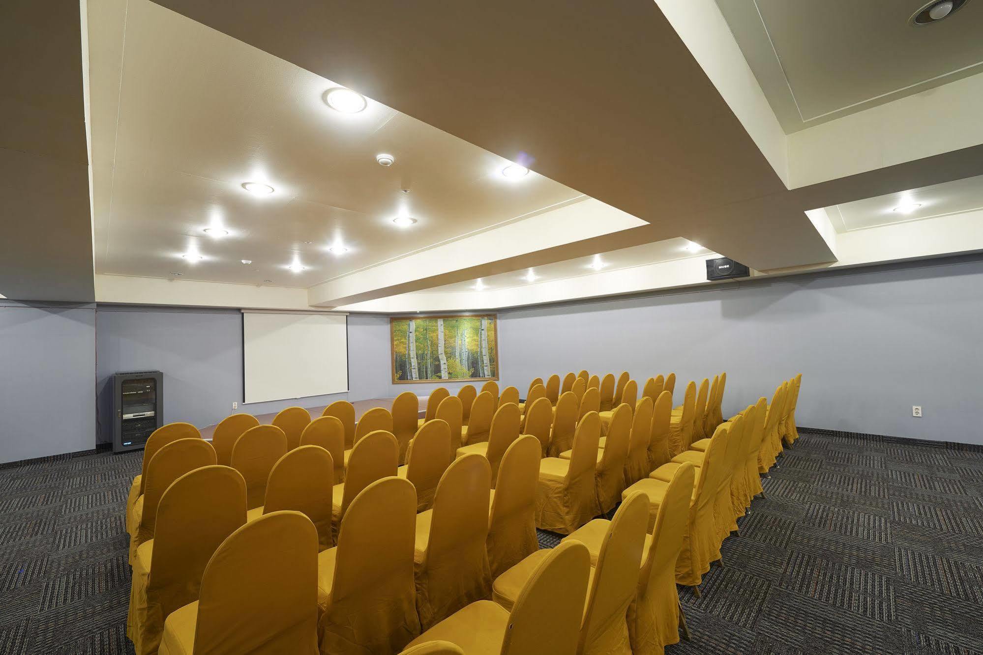 Benikea Premier Hotel Siheung Экстерьер фото