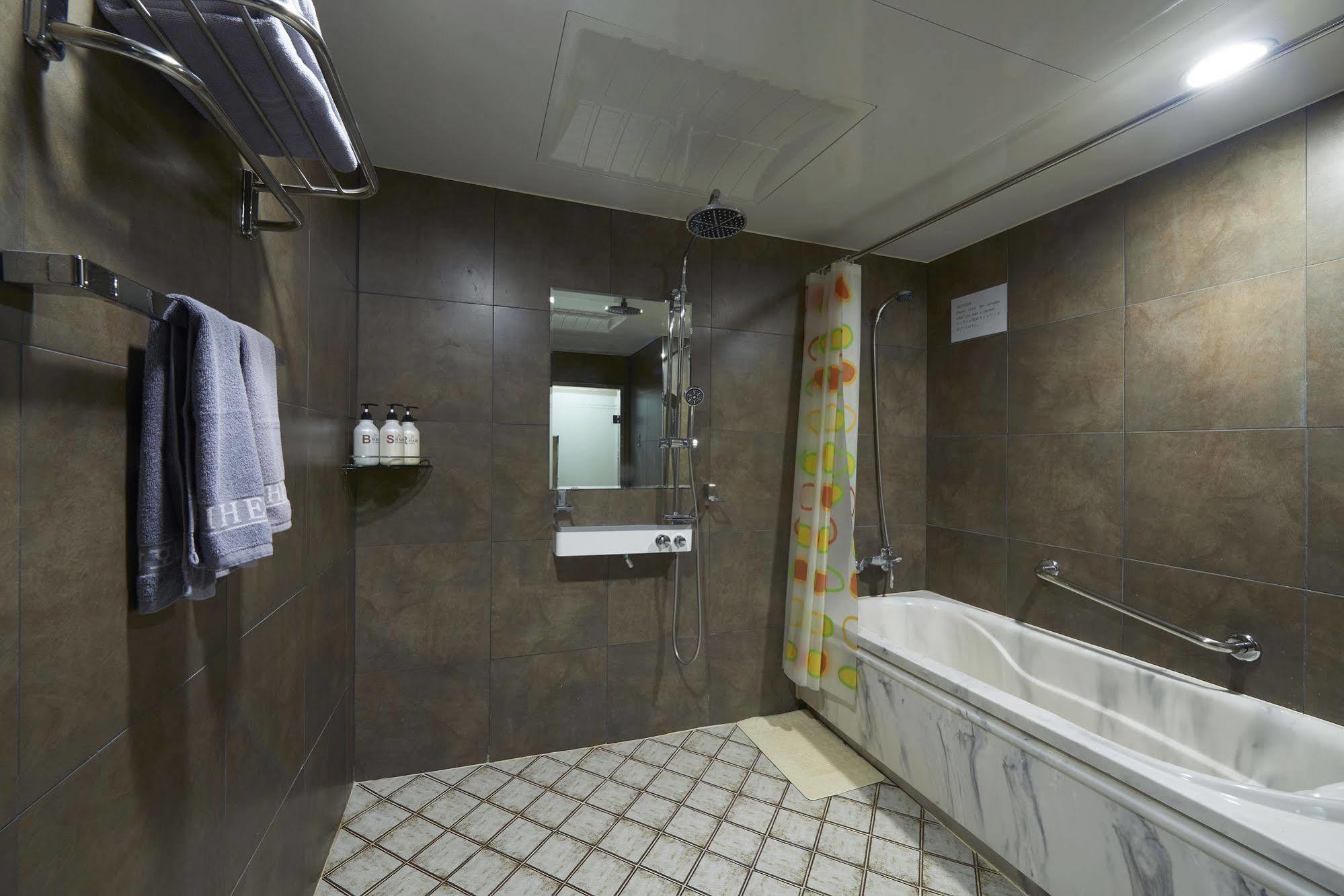 Benikea Premier Hotel Siheung Экстерьер фото