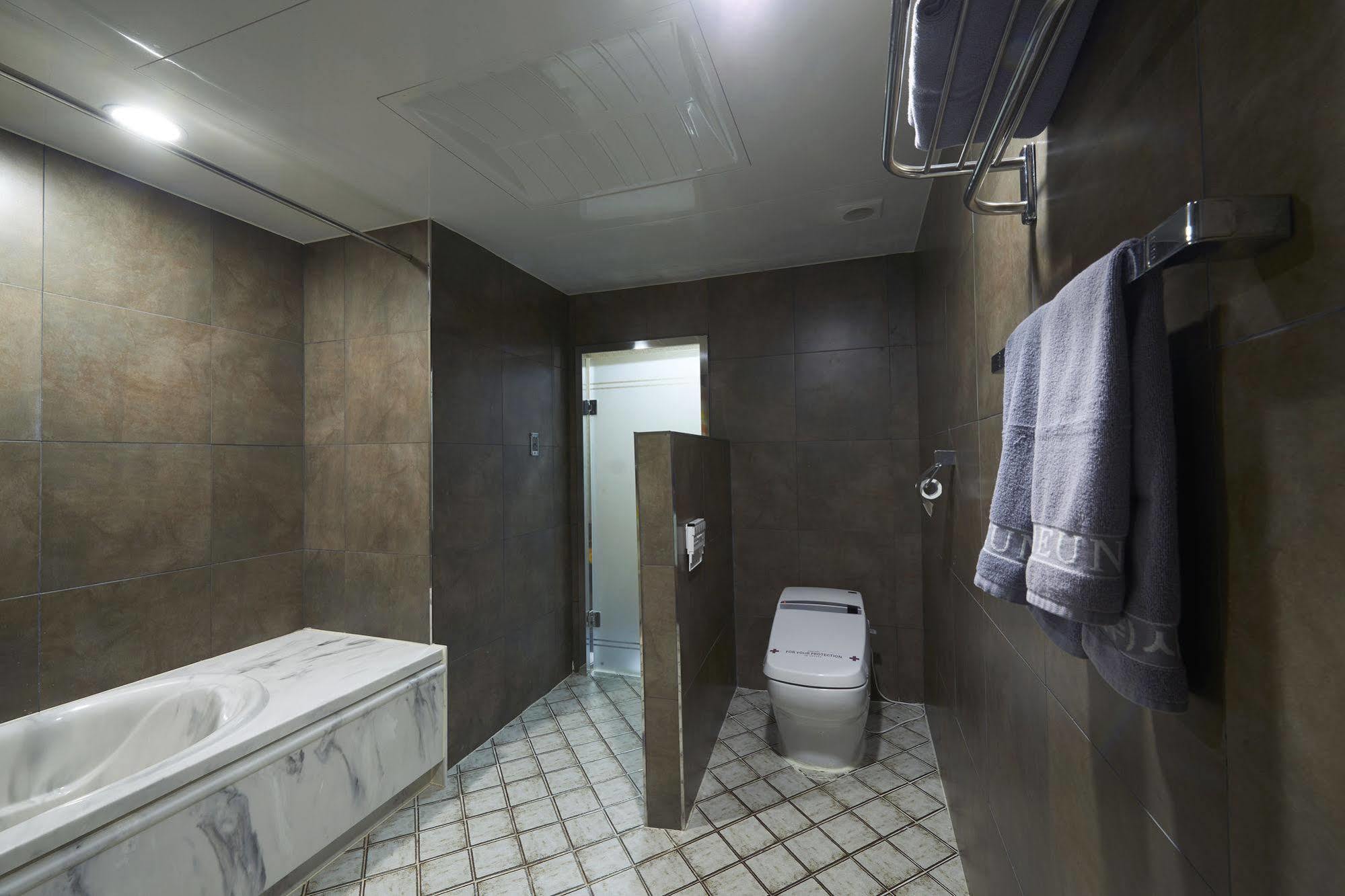 Benikea Premier Hotel Siheung Экстерьер фото