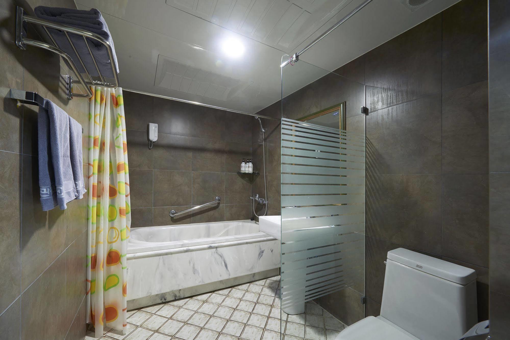 Benikea Premier Hotel Siheung Экстерьер фото