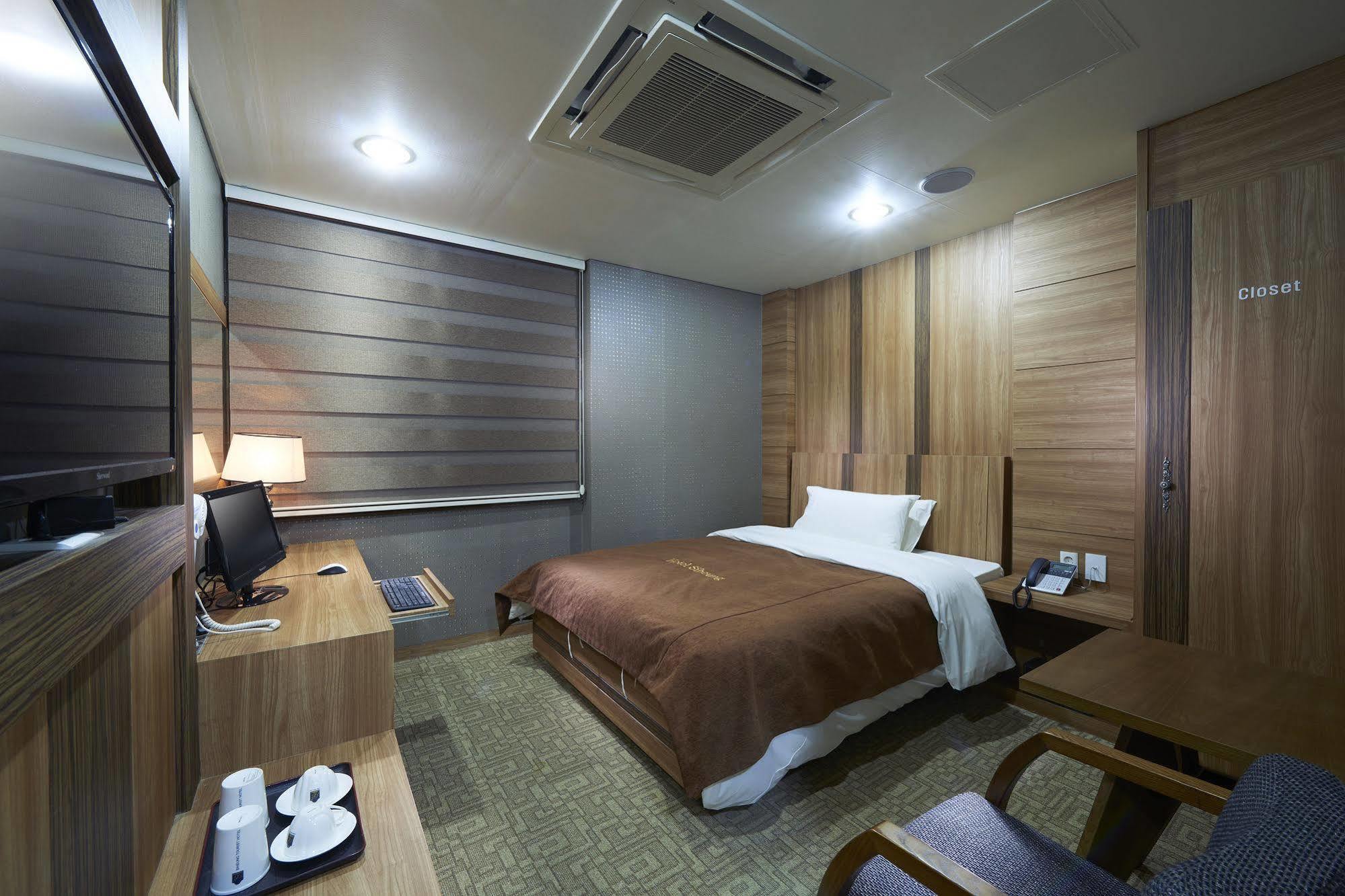 Benikea Premier Hotel Siheung Экстерьер фото