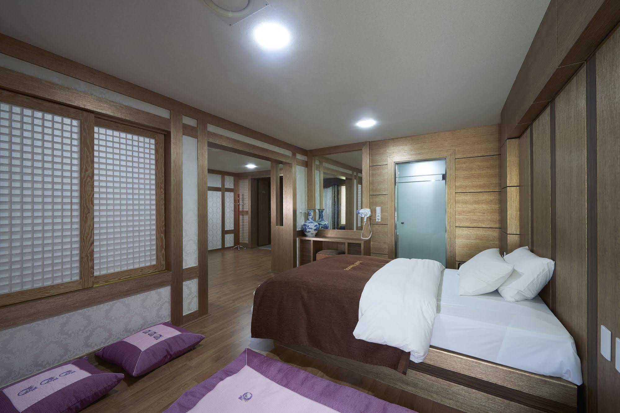 Benikea Premier Hotel Siheung Экстерьер фото